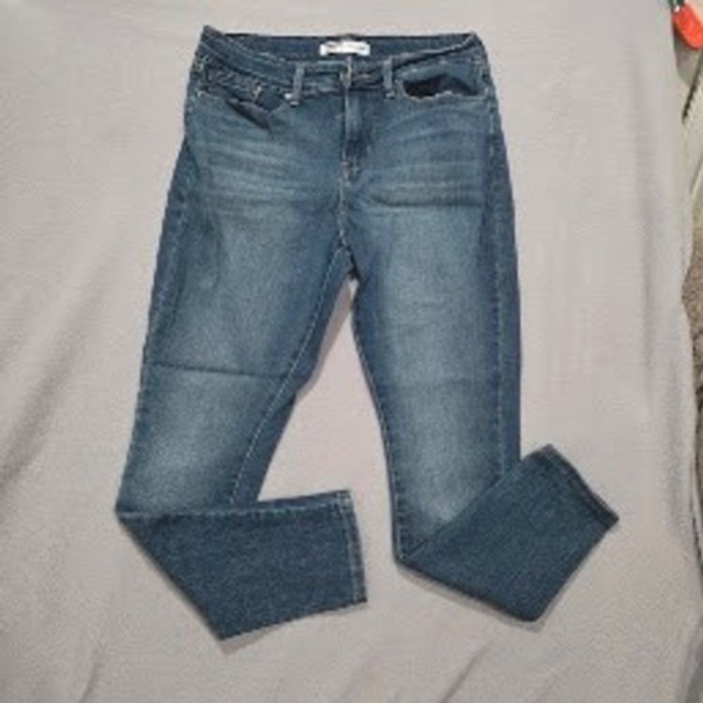 Signature Levi Strauss Gold Label Mid-Rise Skinny Jeans Medium Wash Blue Denim